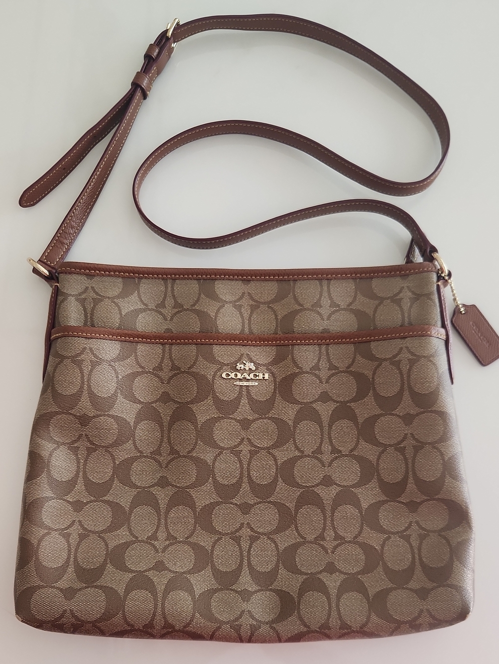 Coach Signature Crossbody Bag in Brown/Tan. Perfect FALL Bag!